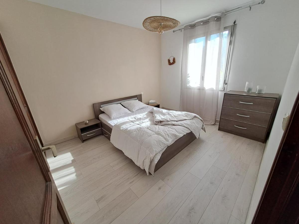 Appartement T2 A 2Min Du Centre +Parking à LʼIsle-sur-la-Sorgue Extérieur photo