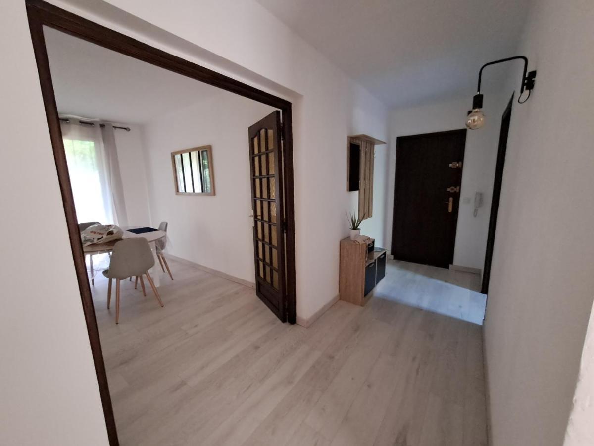 Appartement T2 A 2Min Du Centre +Parking à LʼIsle-sur-la-Sorgue Extérieur photo