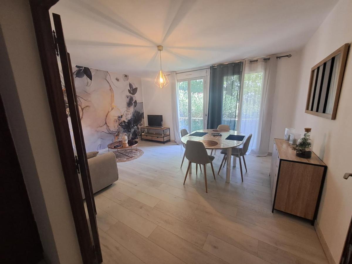Appartement T2 A 2Min Du Centre +Parking à LʼIsle-sur-la-Sorgue Extérieur photo