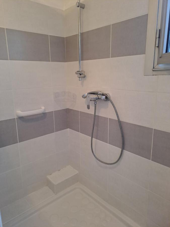 Appartement T2 A 2Min Du Centre +Parking à LʼIsle-sur-la-Sorgue Extérieur photo