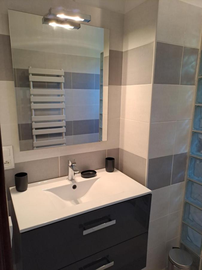 Appartement T2 A 2Min Du Centre +Parking à LʼIsle-sur-la-Sorgue Extérieur photo